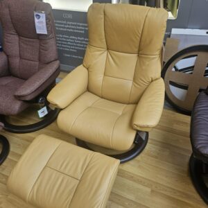 Mayfair Classic chair with footstool (medium) - Paloma Honey