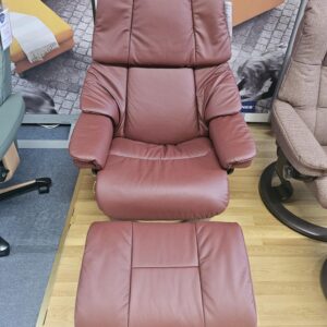 Reno Classic chair with footstool (medium) - Batick Bordeaux leather
