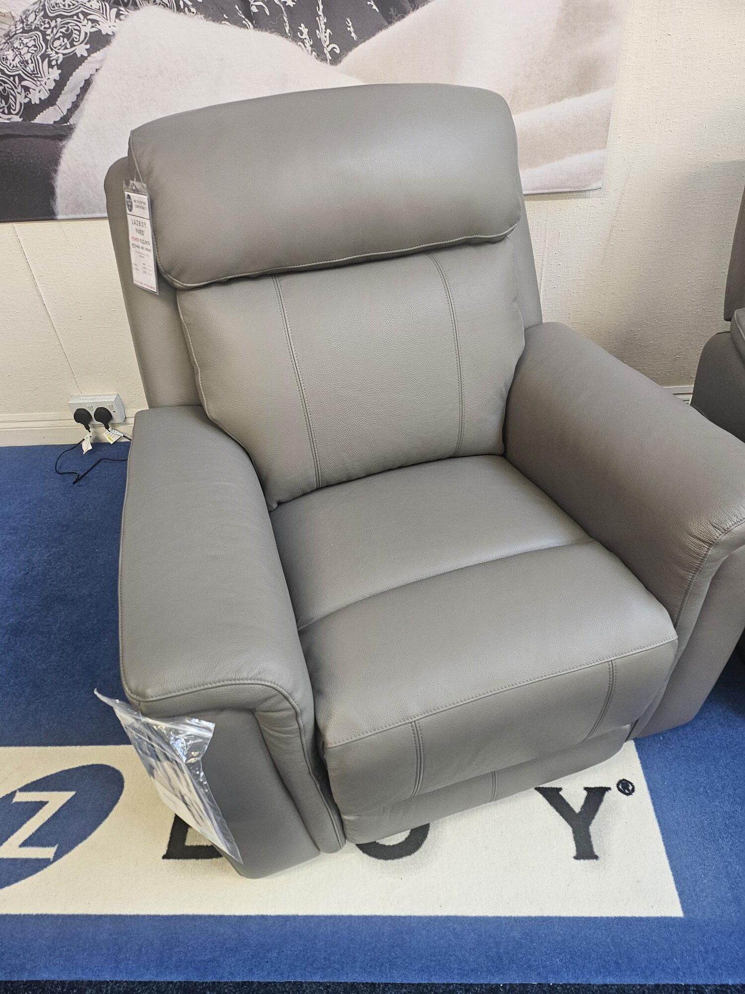 Lazboy Paris with Head and lumbar