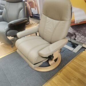 Consul Classic Chair Power Leg and Back (medium) - Batick Mole leather