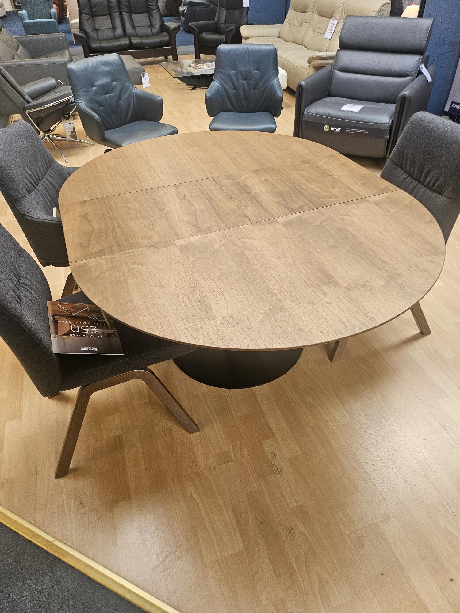 Bordeaux Round Centre Dining table